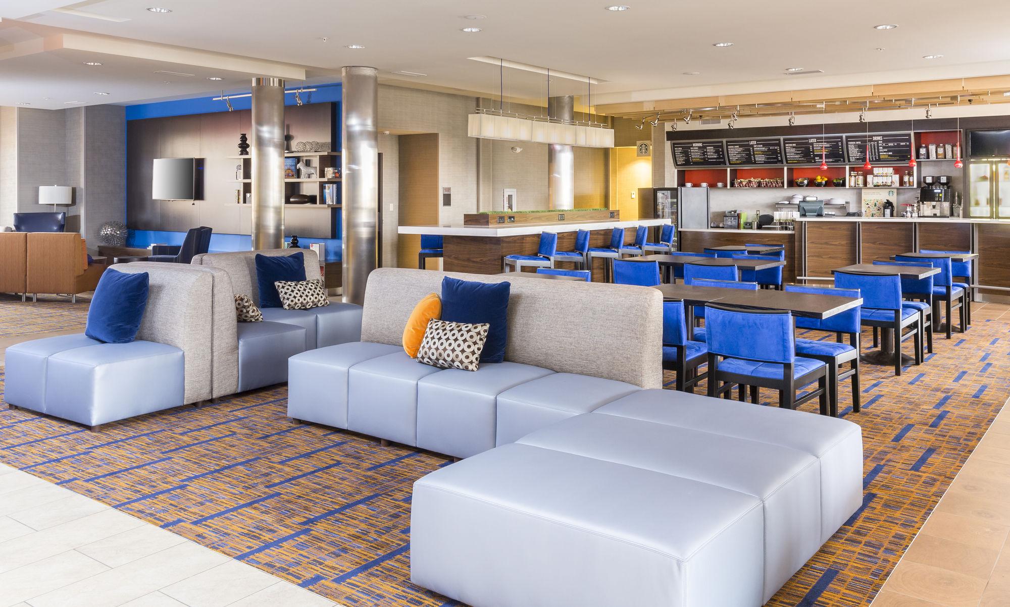 Courtyard by Marriott Bismarck North Hotell Exteriör bild