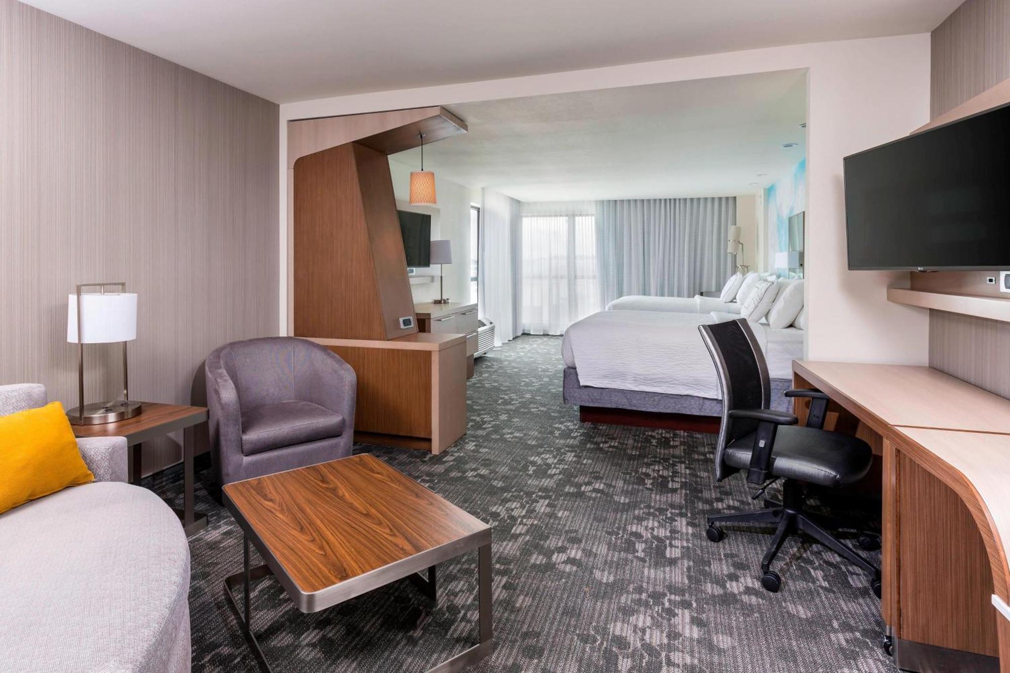 Courtyard by Marriott Bismarck North Hotell Exteriör bild