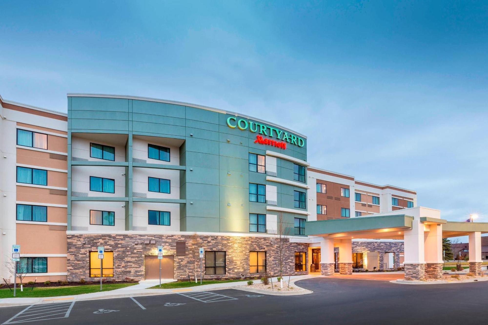 Courtyard by Marriott Bismarck North Hotell Exteriör bild
