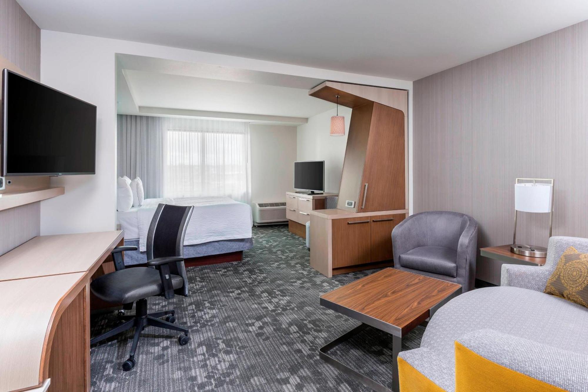 Courtyard by Marriott Bismarck North Hotell Exteriör bild