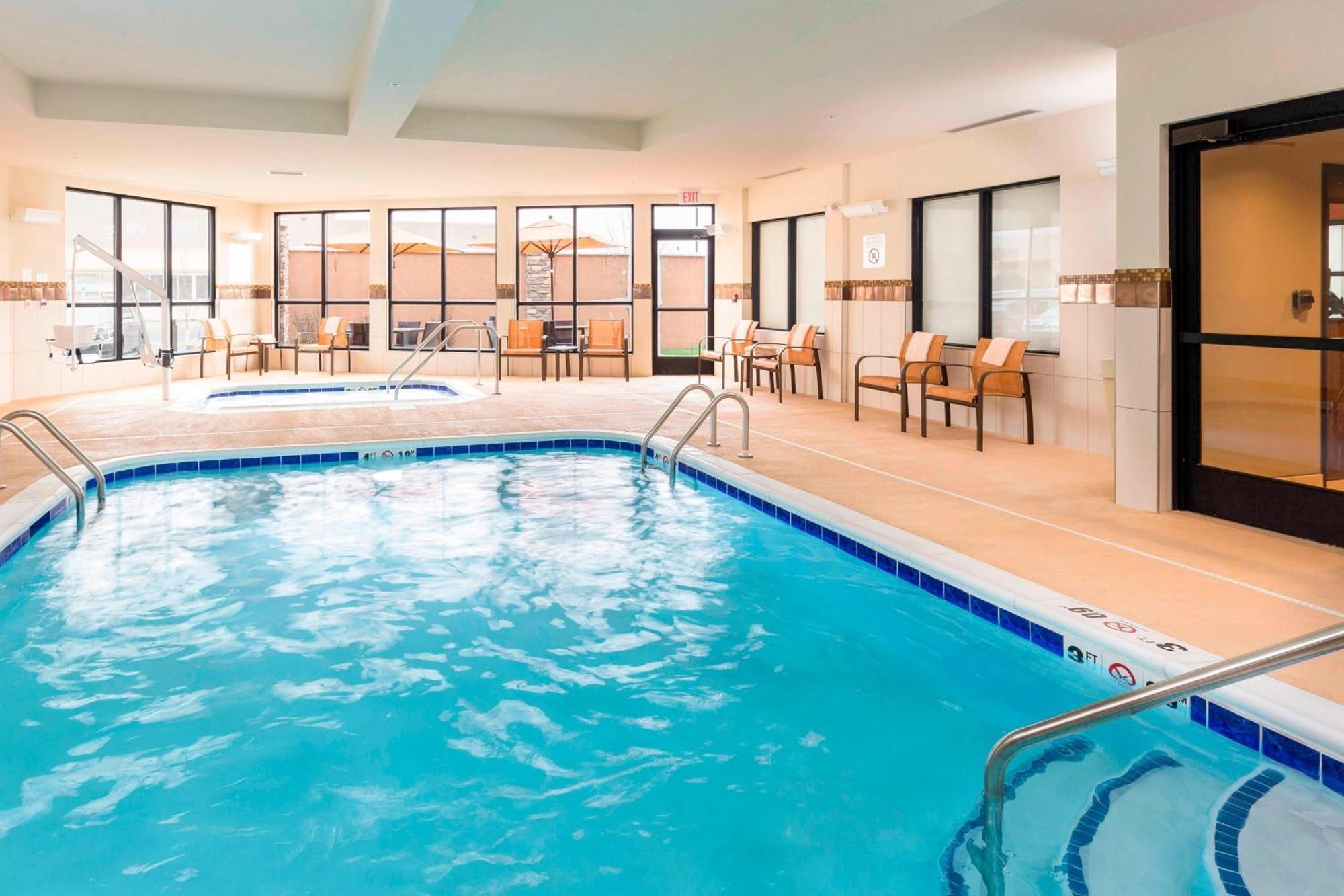 Courtyard by Marriott Bismarck North Hotell Exteriör bild