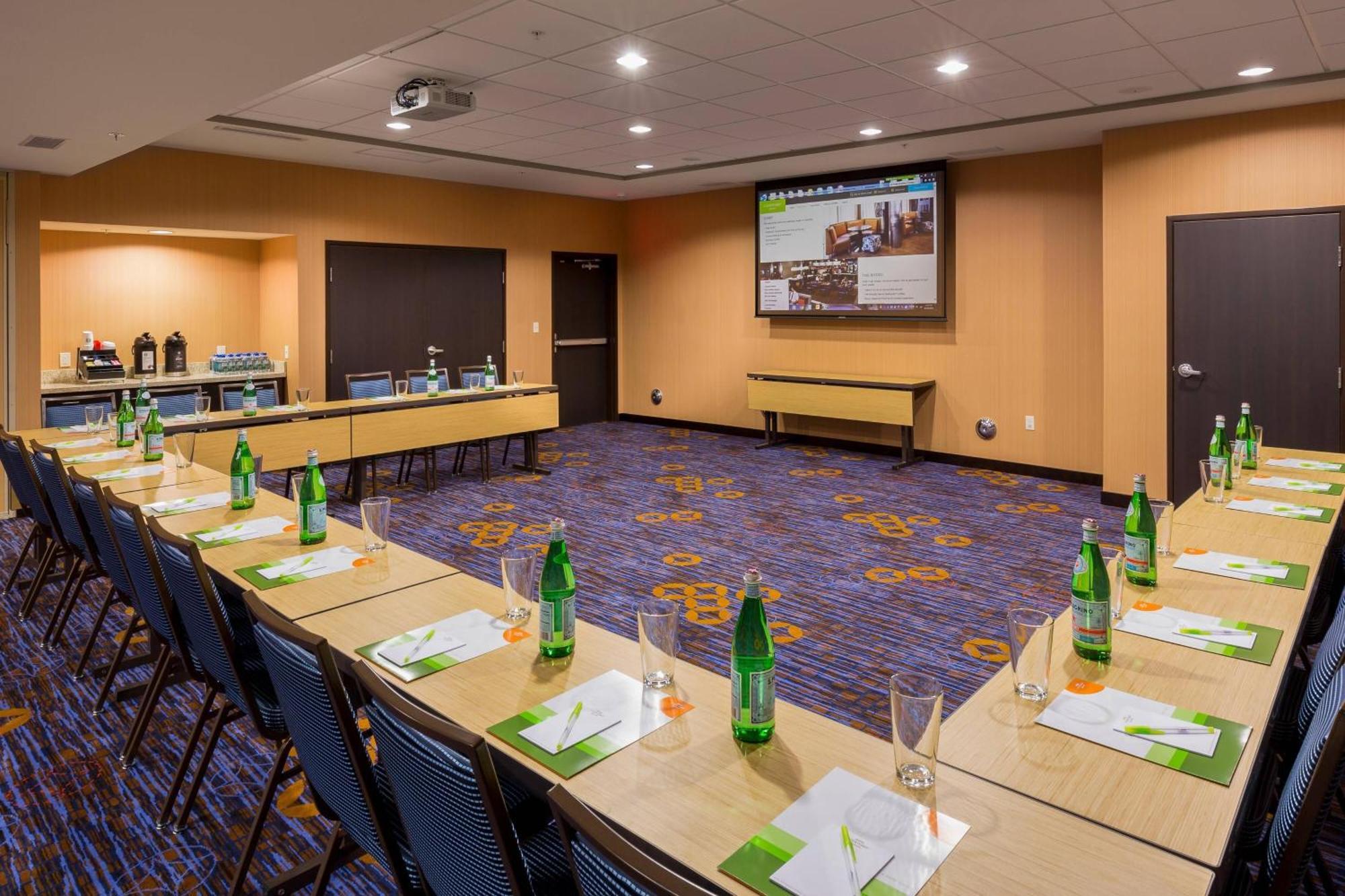 Courtyard by Marriott Bismarck North Hotell Exteriör bild