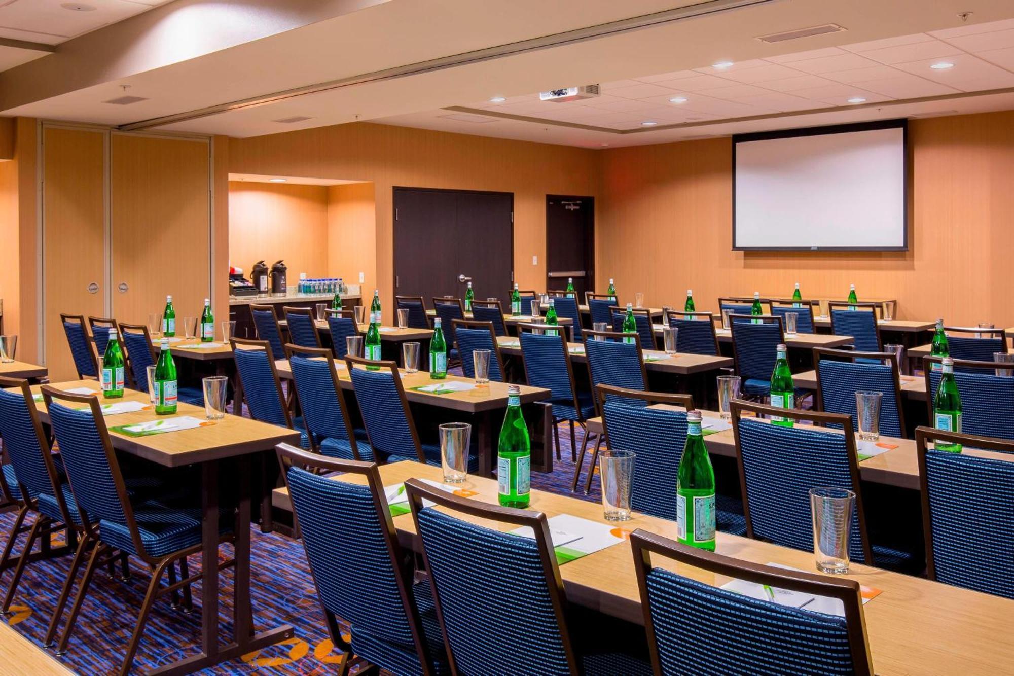 Courtyard by Marriott Bismarck North Hotell Exteriör bild