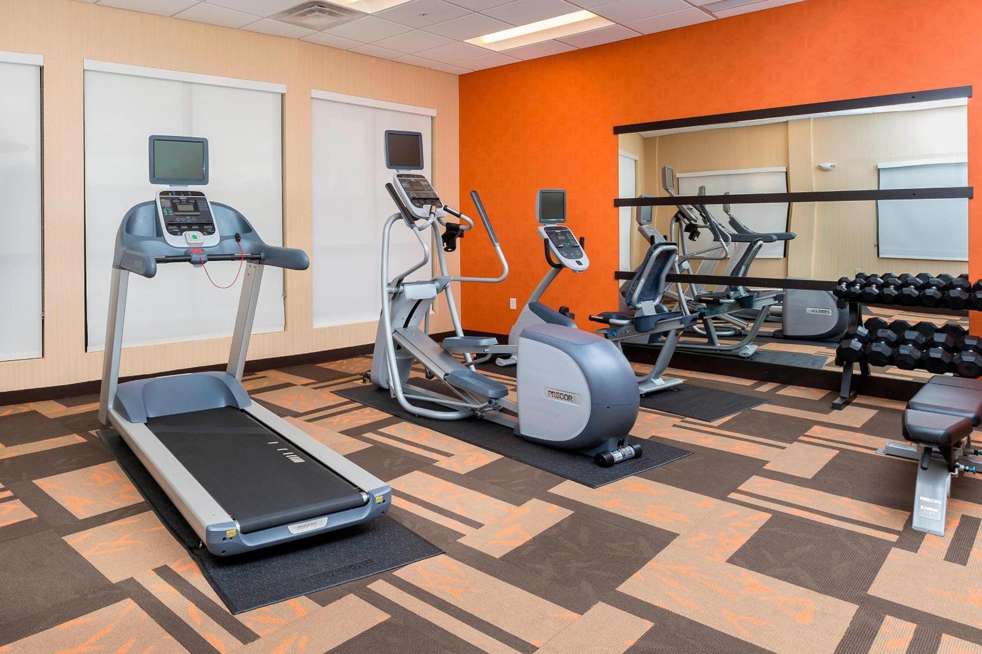 Courtyard by Marriott Bismarck North Hotell Exteriör bild