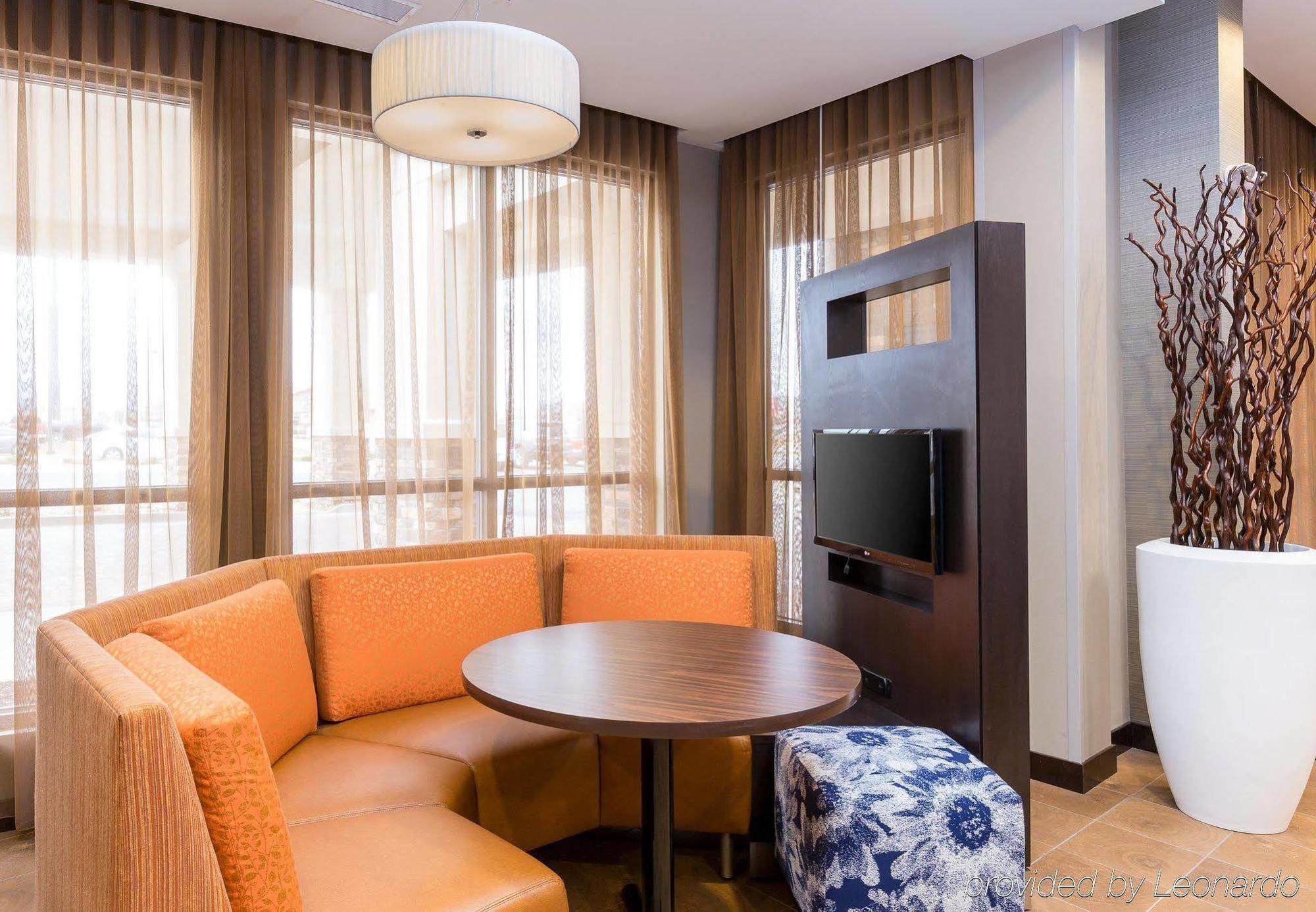 Courtyard by Marriott Bismarck North Hotell Exteriör bild