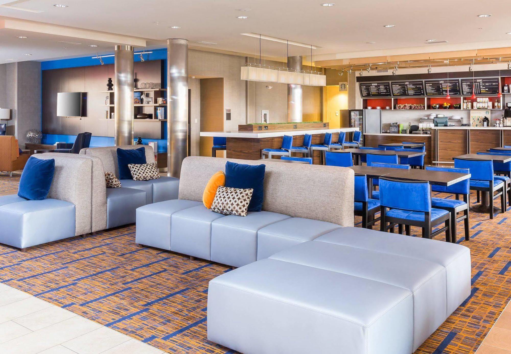 Courtyard by Marriott Bismarck North Hotell Exteriör bild