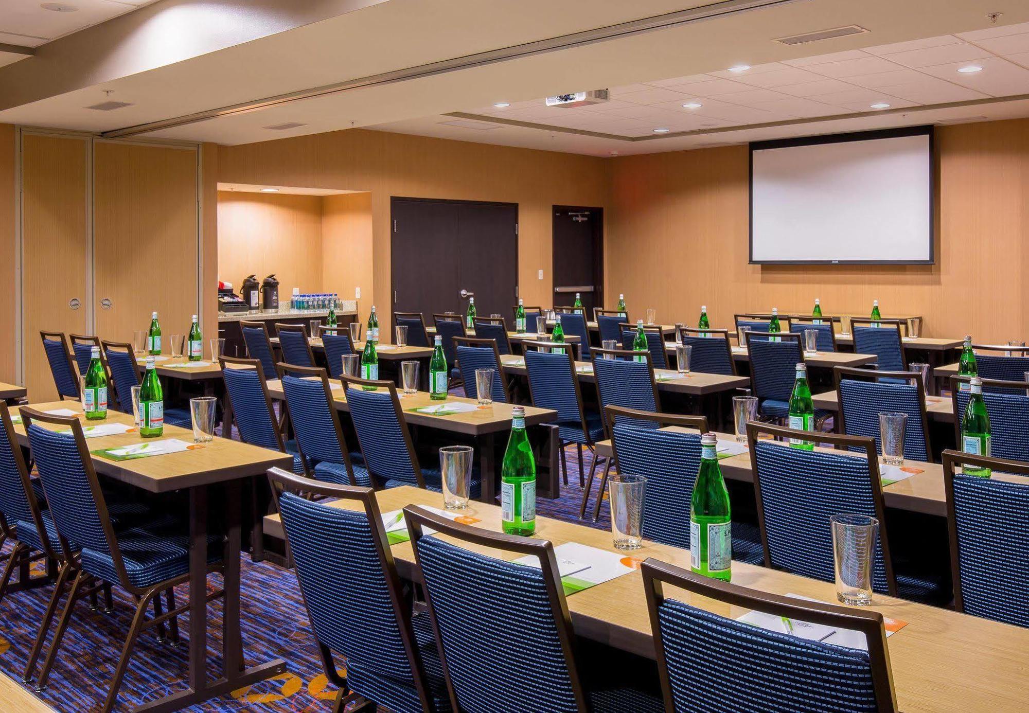 Courtyard by Marriott Bismarck North Hotell Exteriör bild