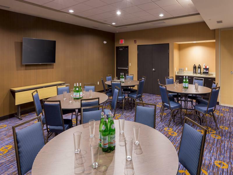 Courtyard by Marriott Bismarck North Hotell Exteriör bild